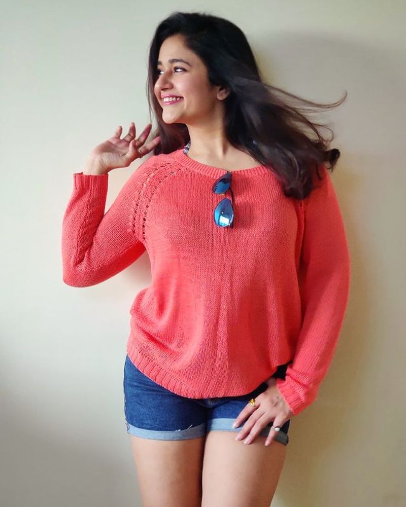 Poonam Bajwa sensational hot photos viral