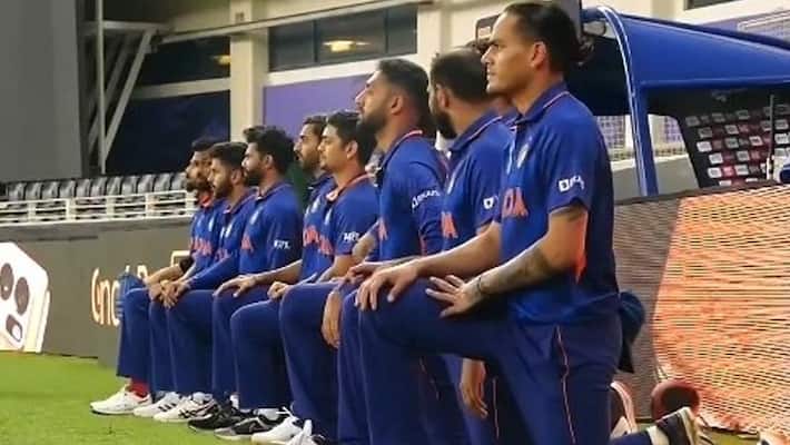 T20 World Cup: team india supports black lives matters by sitting on his knee against pakistan T20 World Cup: team india supports black lives matters by sitting on his knee against pakistan