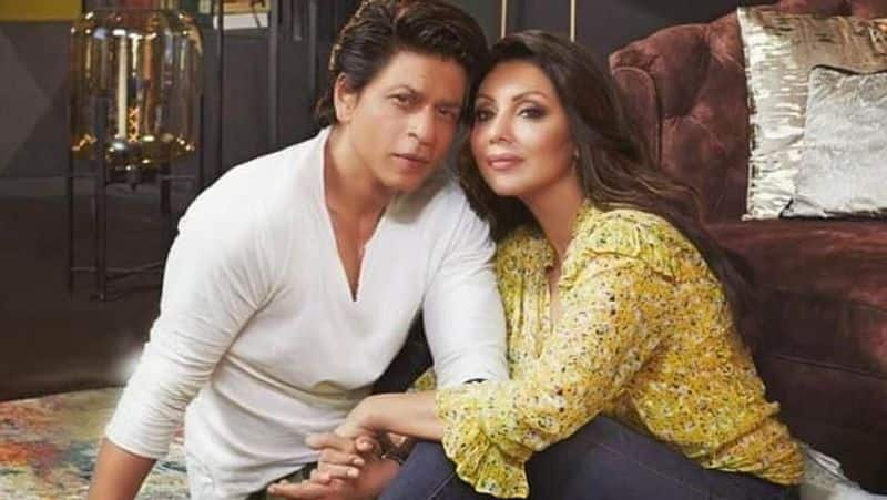 shahrukh khan gauri khan 30th marriage anniversary, know interesting story about couple first night