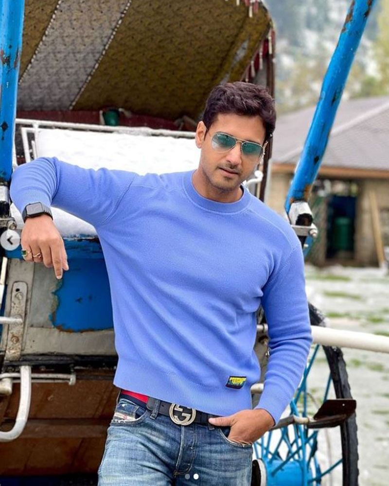 mp Actress nusrat jahan spending quality time with yash dasgupta from kashmir BRD