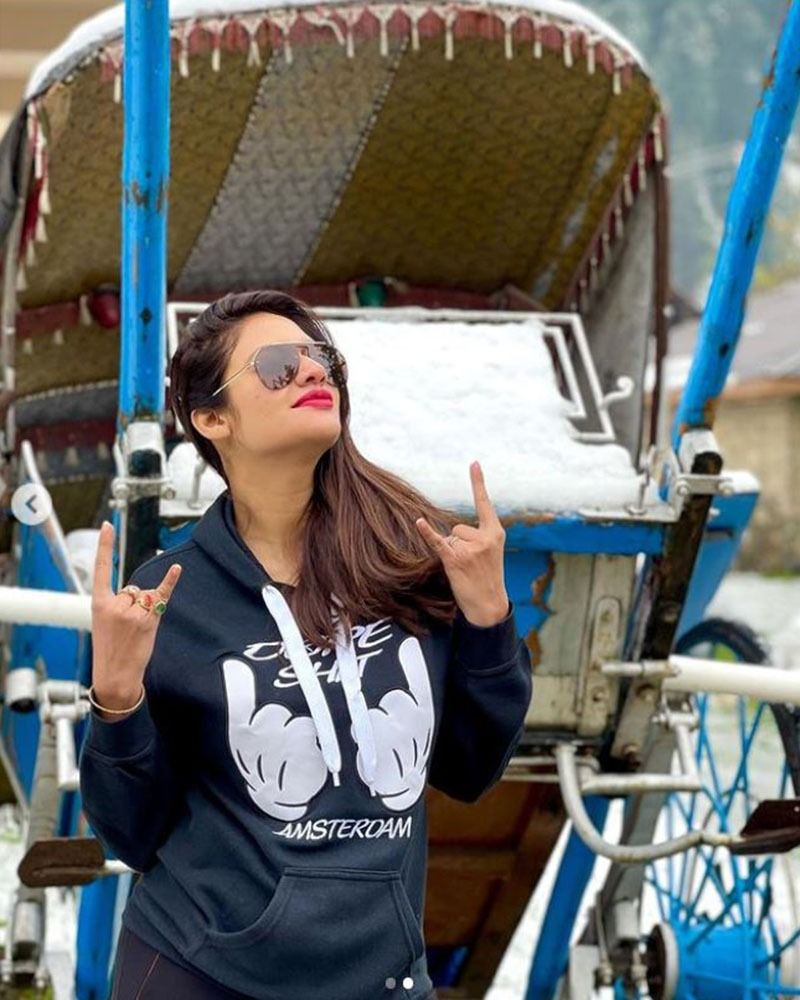 mp Actress nusrat jahan and yash dasgupta spent their quality time in sonamarg kashmir BRD