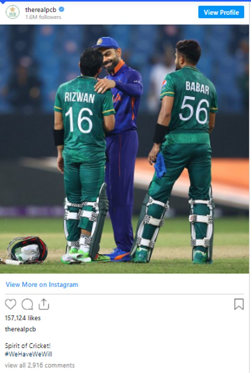 T20 World Cup 2021 IND vs PAK Virat Kohli MS Dhoni interact with Pakistan Players after defeat photos goes viral