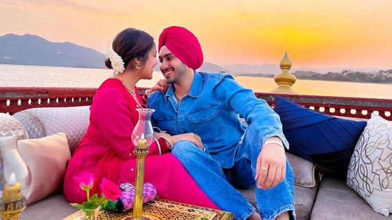 Neha Kakkar rohanpreet singh 1st wedding Anniversary, couple viral romantic photos