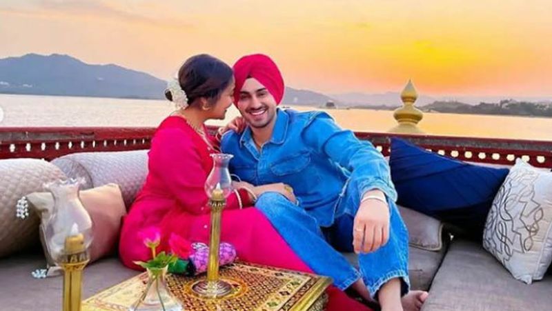 Neha Kakkar rohanpreet singh 1st wedding Anniversary, couple viral romantic photos