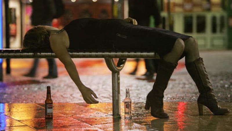 Scotland criminals make girls unconscious by pricking needles