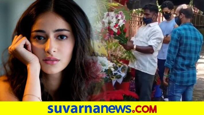 Ishaan Khatter visits Ananya Panday with bouquet of flowers after NCB quizzed her in Aryan Khan drugs case dpl Ishaan Khatter visits Ananya Panday with bouquet of flowers after NCB quizzed her in Aryan Khan drugs case dpl