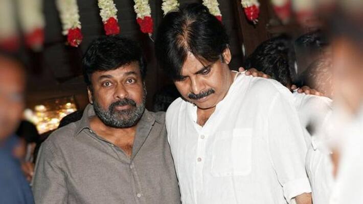 pawan kalyan chiranjeevi meet in a marriage photos goes viral pawan kalyan chiranjeevi meet in a marriage photos goes viral