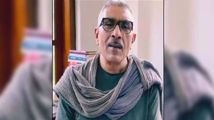 Bajrang Dal activists throw ink at Prakash Jha, vandalises Aashram 3 sets (Report)-SYT Bajrang Dal activists throw ink at Prakash Jha, vandalises Aashram 3 sets (Report)-SYT