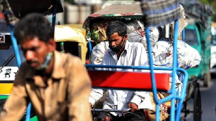 up rickshaw puller gets IT notice of rs 3 crore approached the police bsm up rickshaw puller gets IT notice of rs 3 crore approached the police bsm