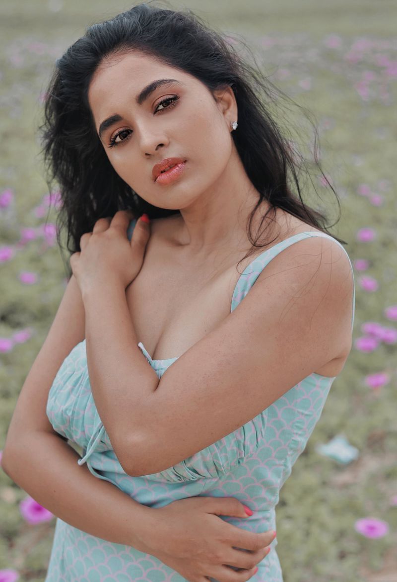 alluring actress srushti dange latest hot photos