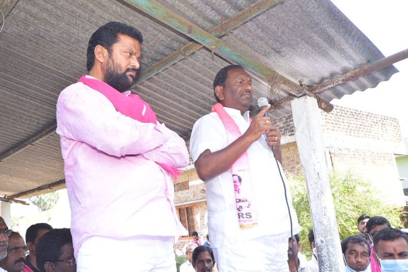 huzurabad bypoll: minister koppula eshwar campaign at jammikunta
