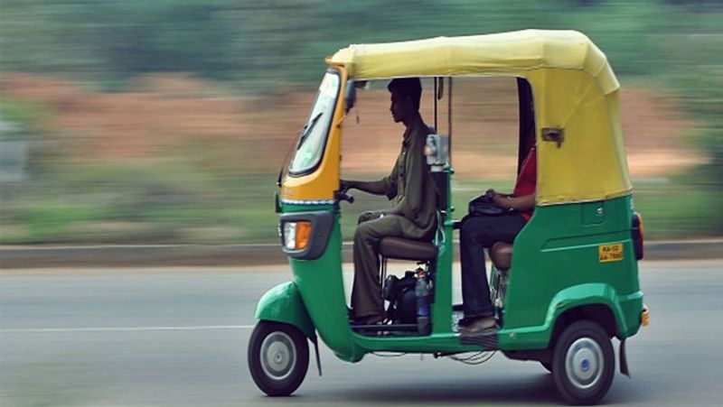 extra marital affair millionaire wife ran away with rikshaw driver in indore