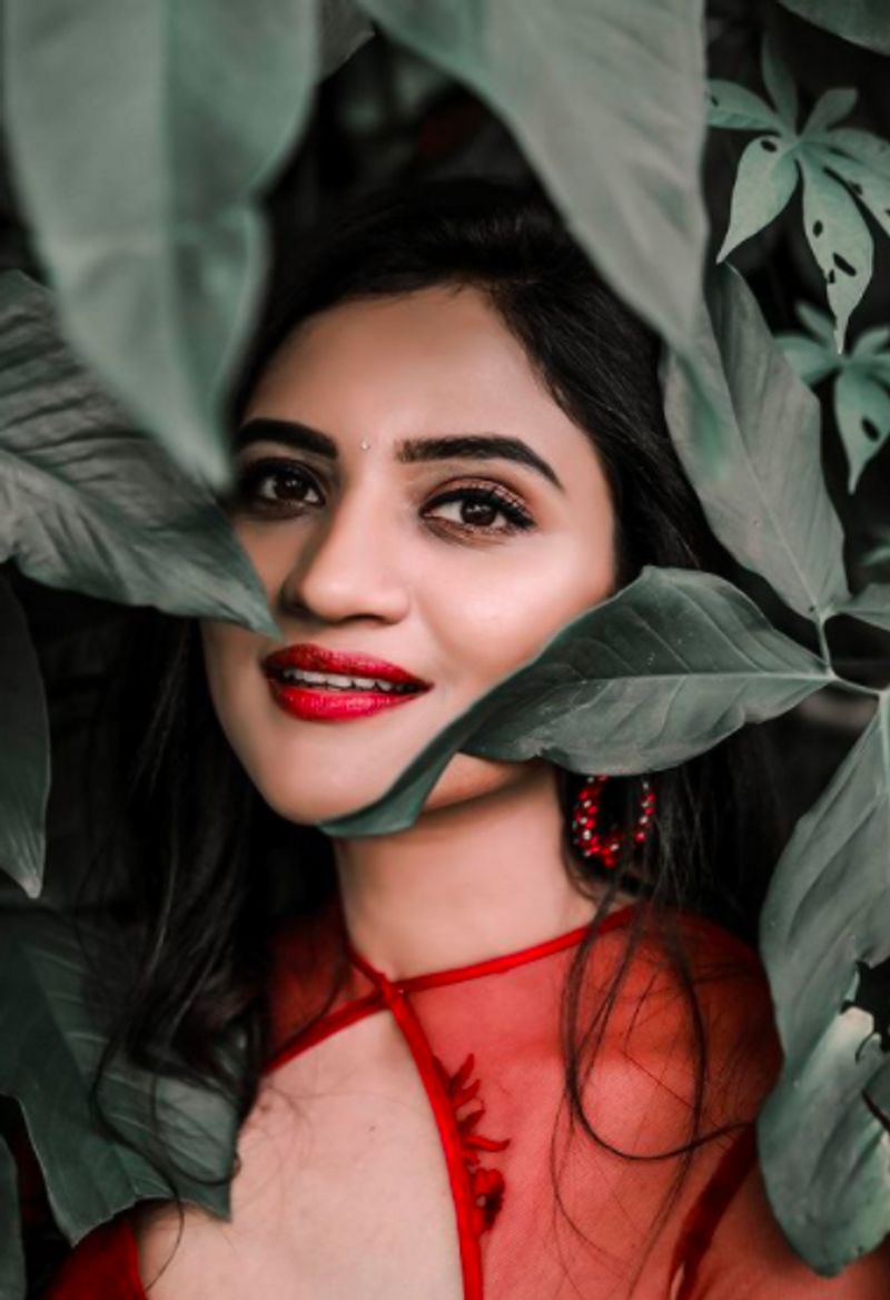 Kannadathi fame Ranjani Raghavan once suffered High fever after wearing Red dress in Her Childhood