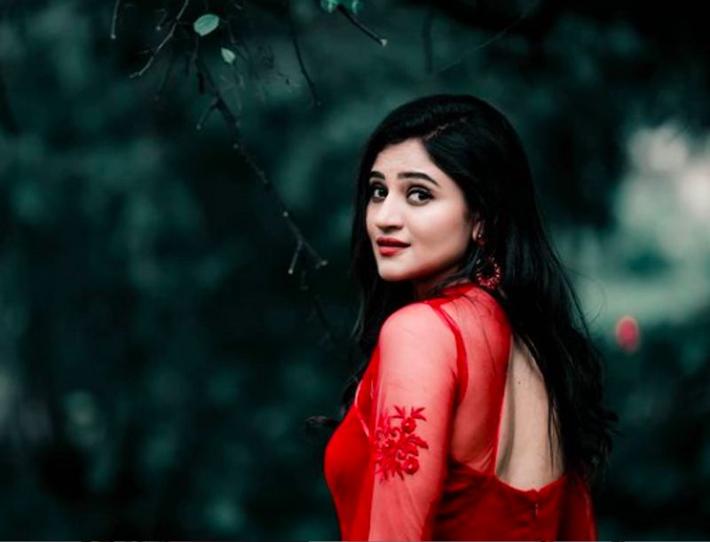 Kannadathi fame Ranjani Raghavan once suffered High fever after wearing Red dress in Her Childhood