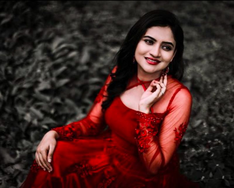 Kannadathi fame Ranjani Raghavan once suffered High fever after wearing Red dress in Her Childhood