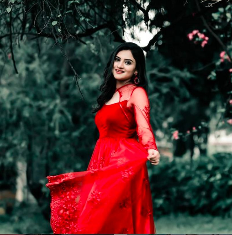 Kannadathi fame Ranjani Raghavan once suffered High fever after wearing Red dress in Her Childhood
