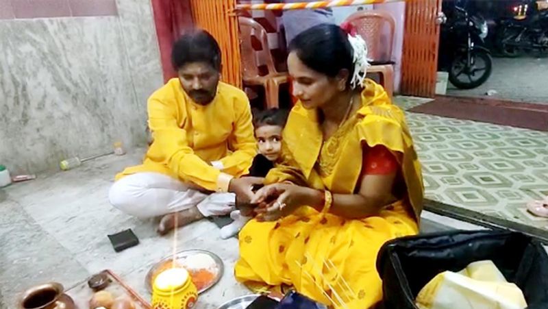 Madhya Pradesh, Chhindwara TI arranged Karwa Chauth celebration for lady officer in police station