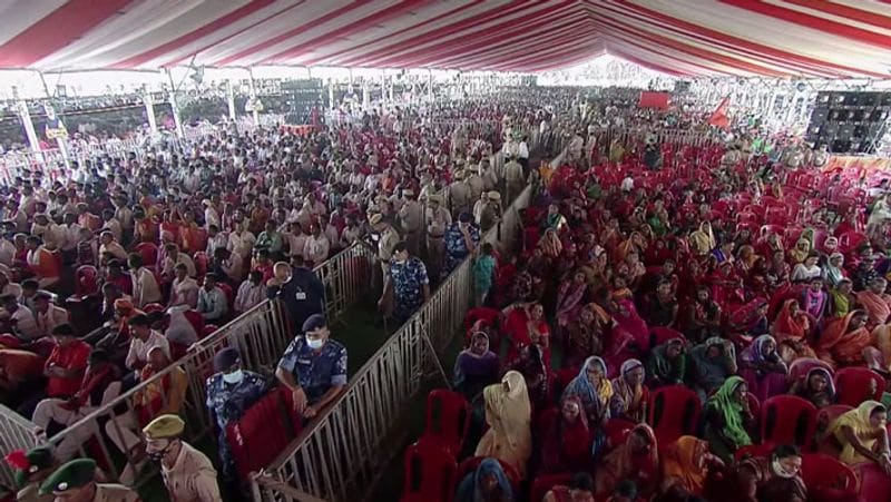 PM Narendra Modi UP visit Addressed the meeting in Siddharthnagar varansi and surrounded opposition party