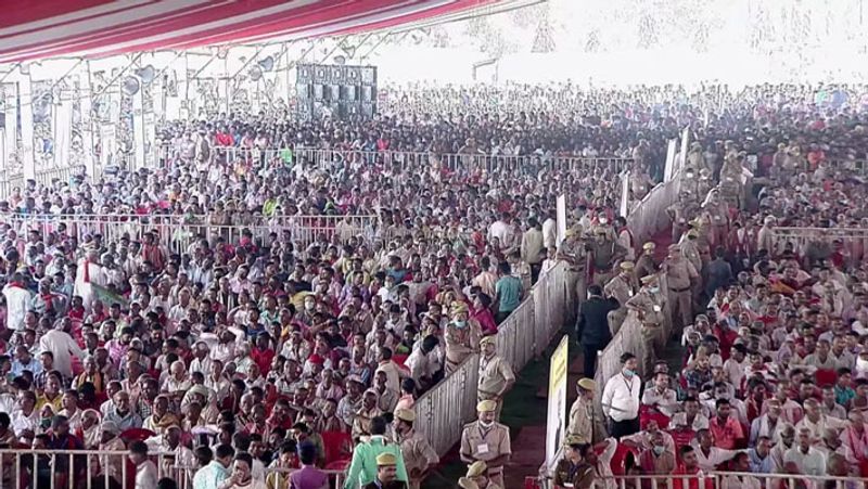 PM Narendra Modi UP visit Addressed the meeting in Siddharthnagar varansi and surrounded opposition party