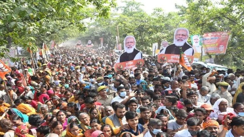 PM Narendra Modi UP visit Addressed the meeting in Siddharthnagar varansi and surrounded opposition party