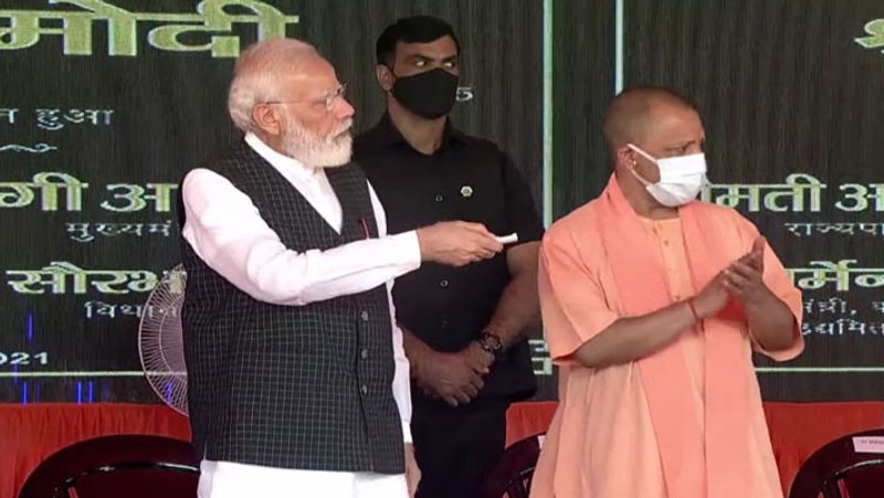 PM Narendra Modi UP visit Addressed the meeting in Siddharthnagar varansi and surrounded opposition party