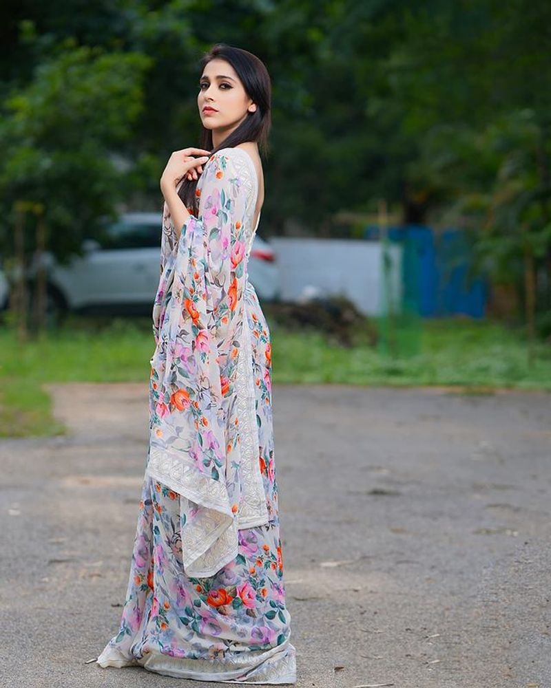 Jabardasth Anchor Rashmi Gautam Stunning photoshoot in saree
