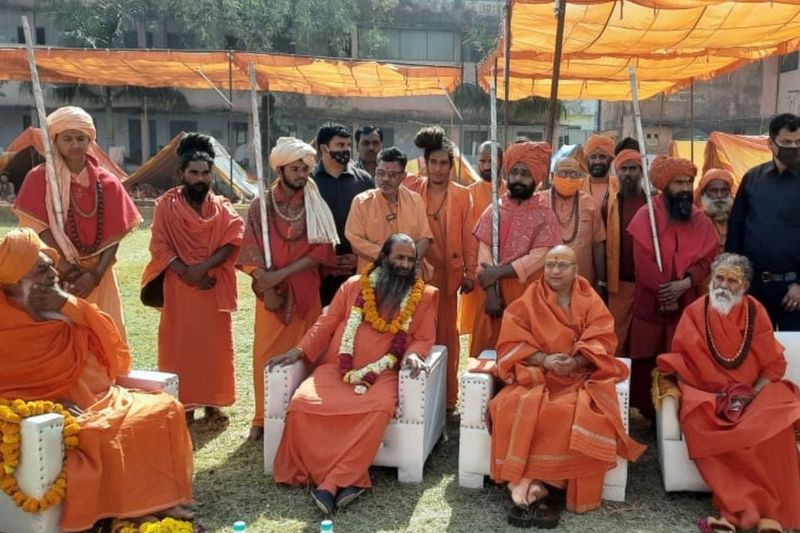 uttar pradesh, prayagraj,know about new president of akhara parishad mahant ravindra puri