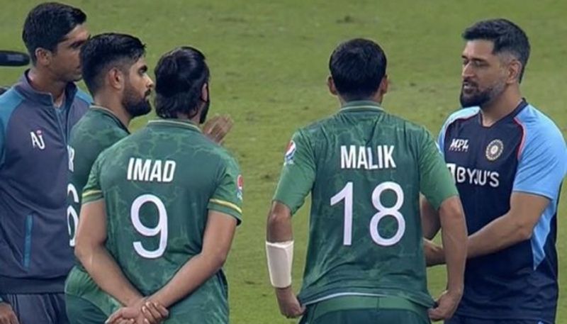 India vs Pakistan: why Mentor mahendra singh dhoni not spotted when India losing against Pakistan