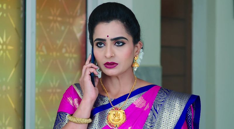 Karthik is irritated with Bharathi calls him In todays karthika deepam serial episode