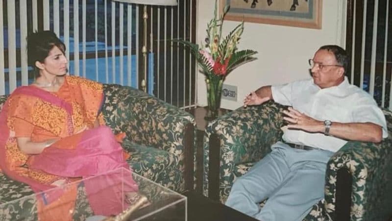 captain amarinder singh shares pakistani aroosa alam photos with several indian politicians like sonia gandhi sushma swaraj
