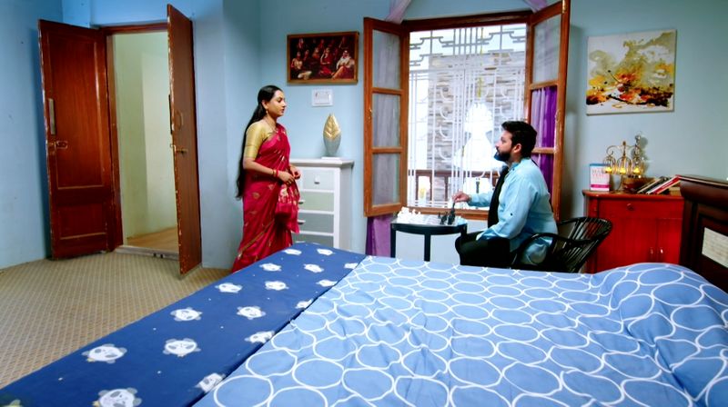 Jagathi Vasudhara are worried about Mahindra In todays guppadantha manasu serial episode