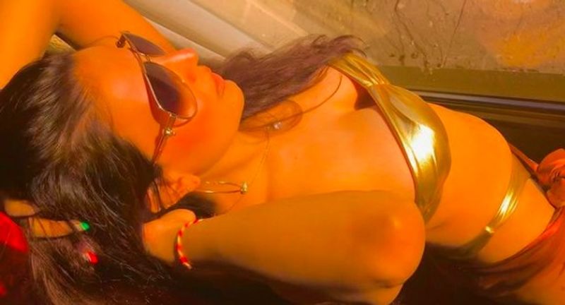 ameesha patel look of taking sunbath photos goes viral on internet bjc