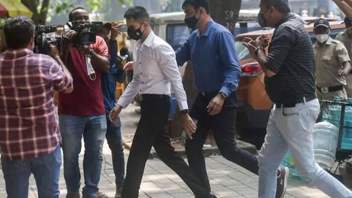 Aryan Khan Drugs Case Sameer Wankhede will meet DG of NCB in Delhi today and Minister Nawab Malik alleged that fake cast certificate Aryan Khan Drugs Case Sameer Wankhede will meet DG of NCB in Delhi today and Minister Nawab Malik alleged that fake cast certificate