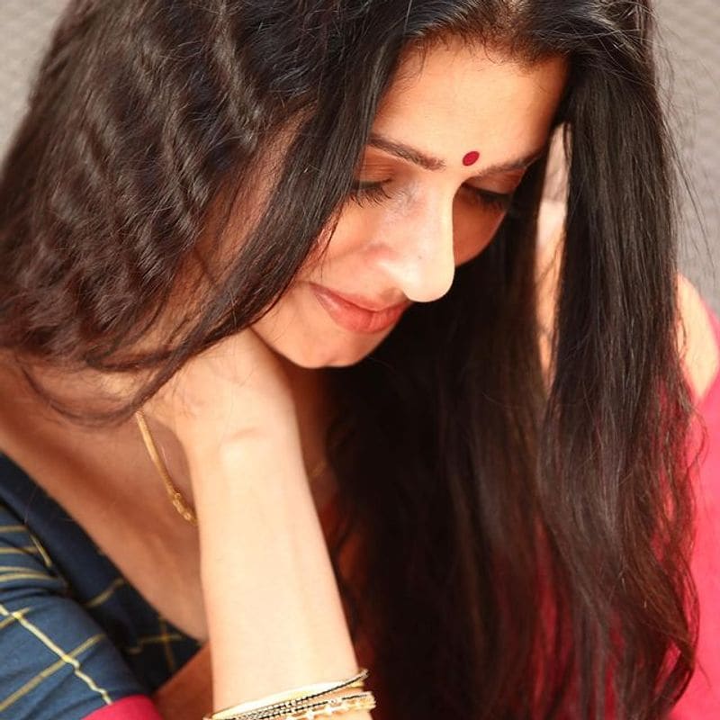 Bhumika Chawla poses with her husband, photos goes viral