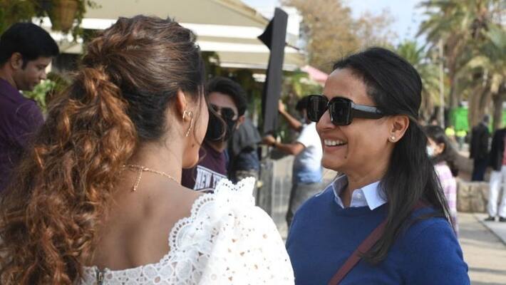 mahesh wife namrata shirodkar in sarkaru vaari paata sets mahesh wife namrata shirodkar in sarkaru vaari paata sets