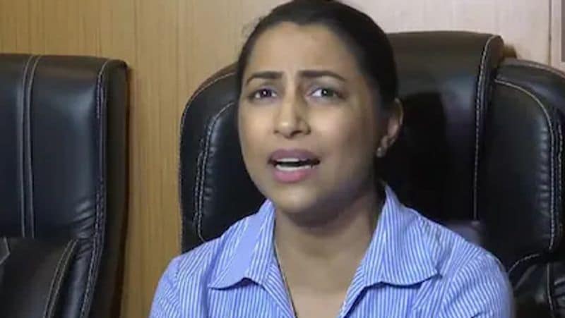 Aryan Khan Drug Case, know who is Sameer Wankhede wife Kranti Redkar who shared their wedding photographs to answer ongoing controversy
