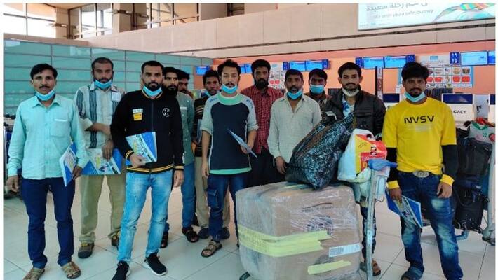 12 indian expatriates returned home from saudi deportation centre 12 indian expatriates returned home from saudi deportation centre
