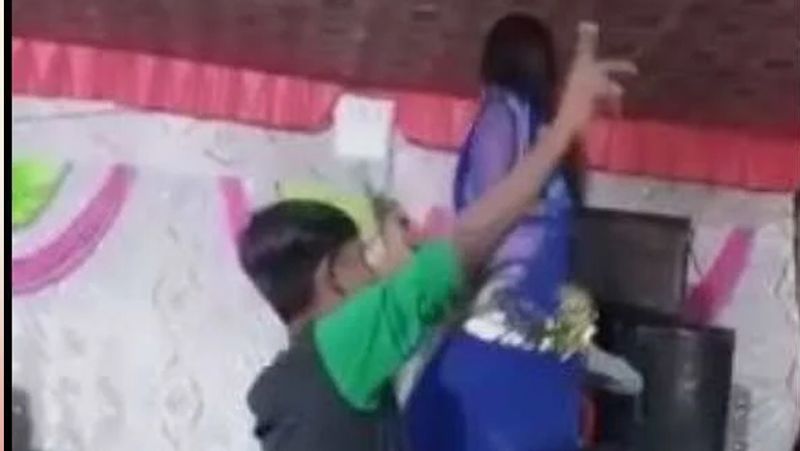 tamancha disco video viral female dancer showing pistol during shraddh program