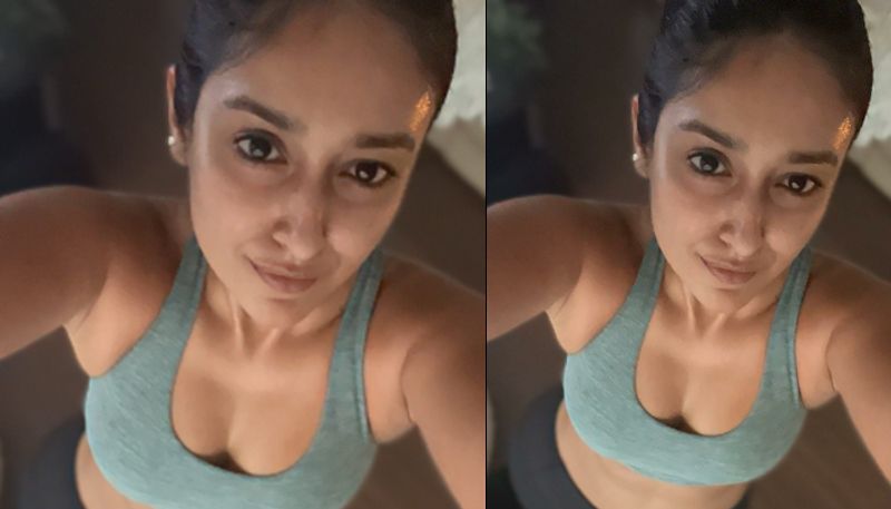 ileana bikini treat to fans hot selfie shake in internet