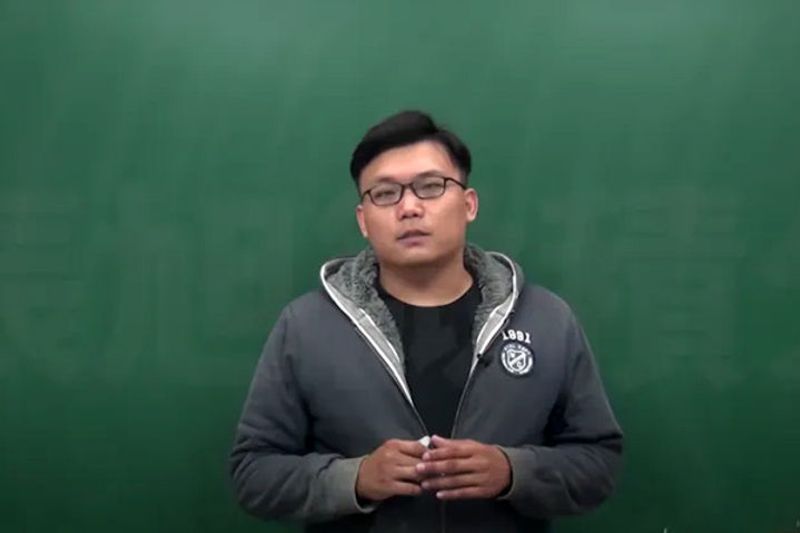 This teacher uses Pornhub to give Maths lessons, earns around Rs 2 crore per year