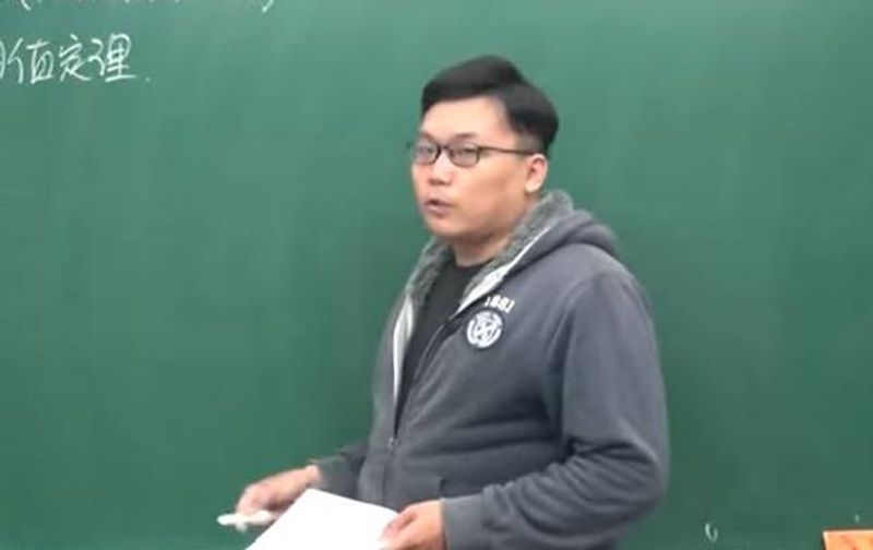 This teacher uses Pornhub to give Maths lessons, earns around Rs 2 crore per year