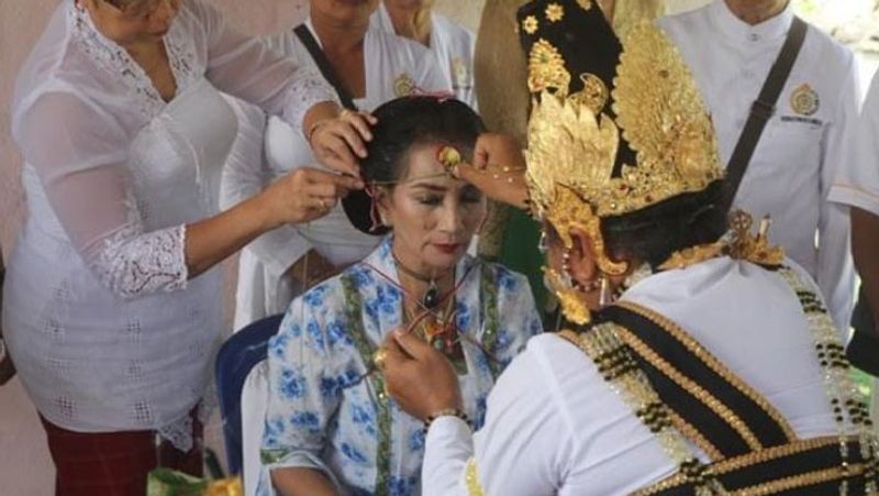 Indonesia News, Sukmawati Soekarnoputri converted in Hindu from Muslim