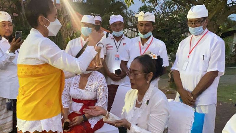 Indonesia News, Sukmawati Soekarnoputri converted in Hindu from Muslim