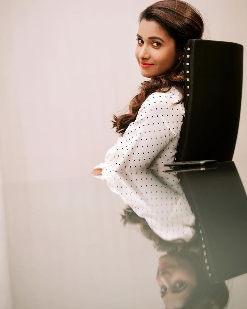 Beautiful Actress Priya Bhavani shankar latest cute photos viral in internet