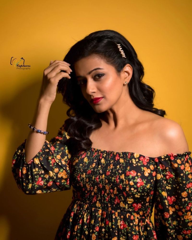 heroin priyamani stunning poses in long frack
