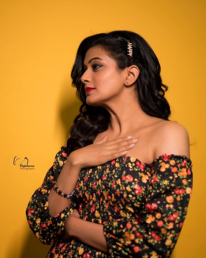 heroin priyamani stunning poses in long frack