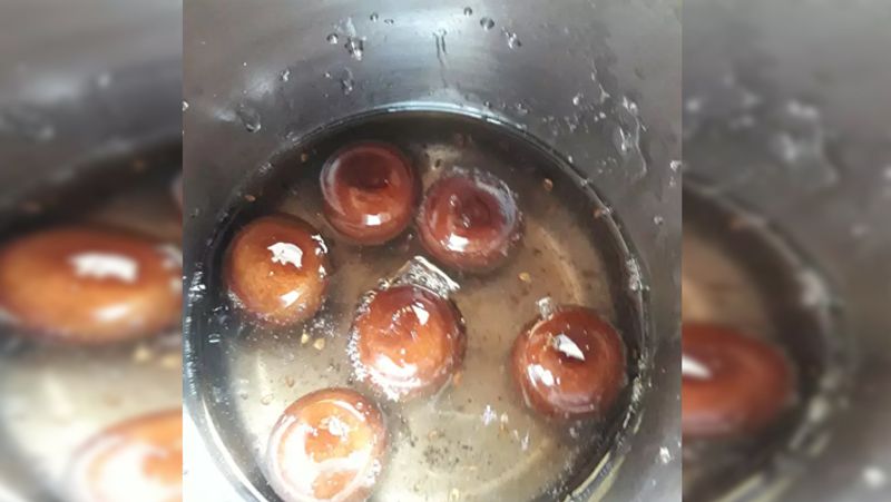 Recipe of Gulab Jamoon cooked by biscuits