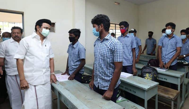 Stalin surpassed MGR .. Tamilnadu CM Visit in government school kitchen. The students were surprised