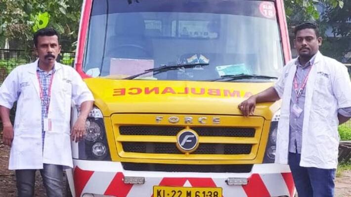 Kaniv 108 ambulance staff to rescue home born baby Kaniv 108 ambulance staff to rescue home born baby