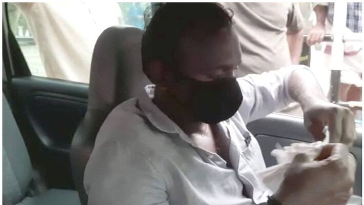 PRD official caught by Vigilance while taking bribe PRD official caught by Vigilance while taking bribe